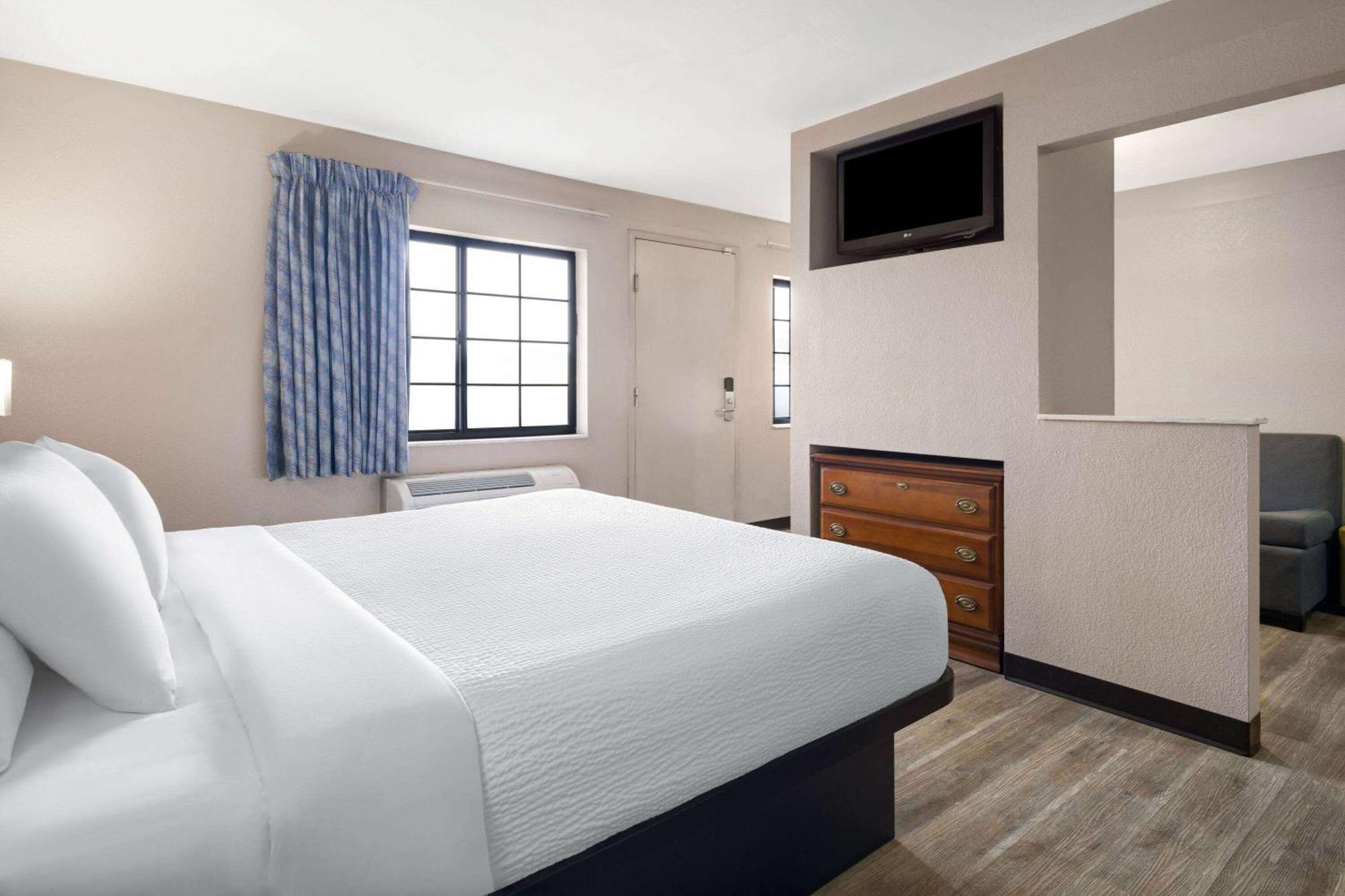 Days Inn & Suites By Wyndham Kokomo Kültér fotó