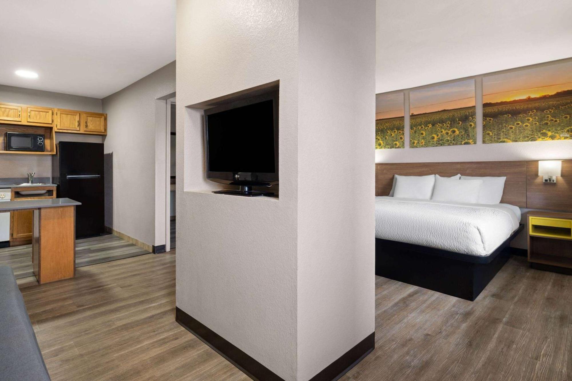 Days Inn & Suites By Wyndham Kokomo Kültér fotó