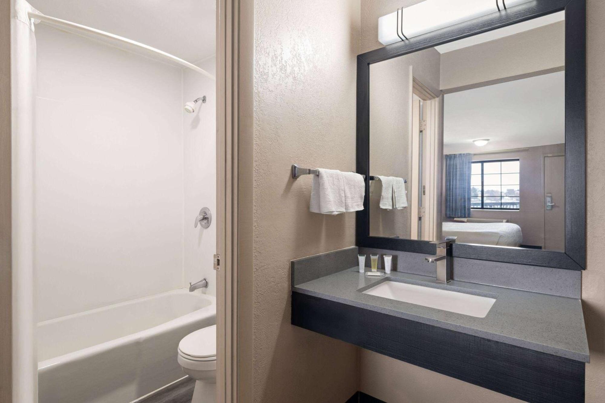 Days Inn & Suites By Wyndham Kokomo Kültér fotó