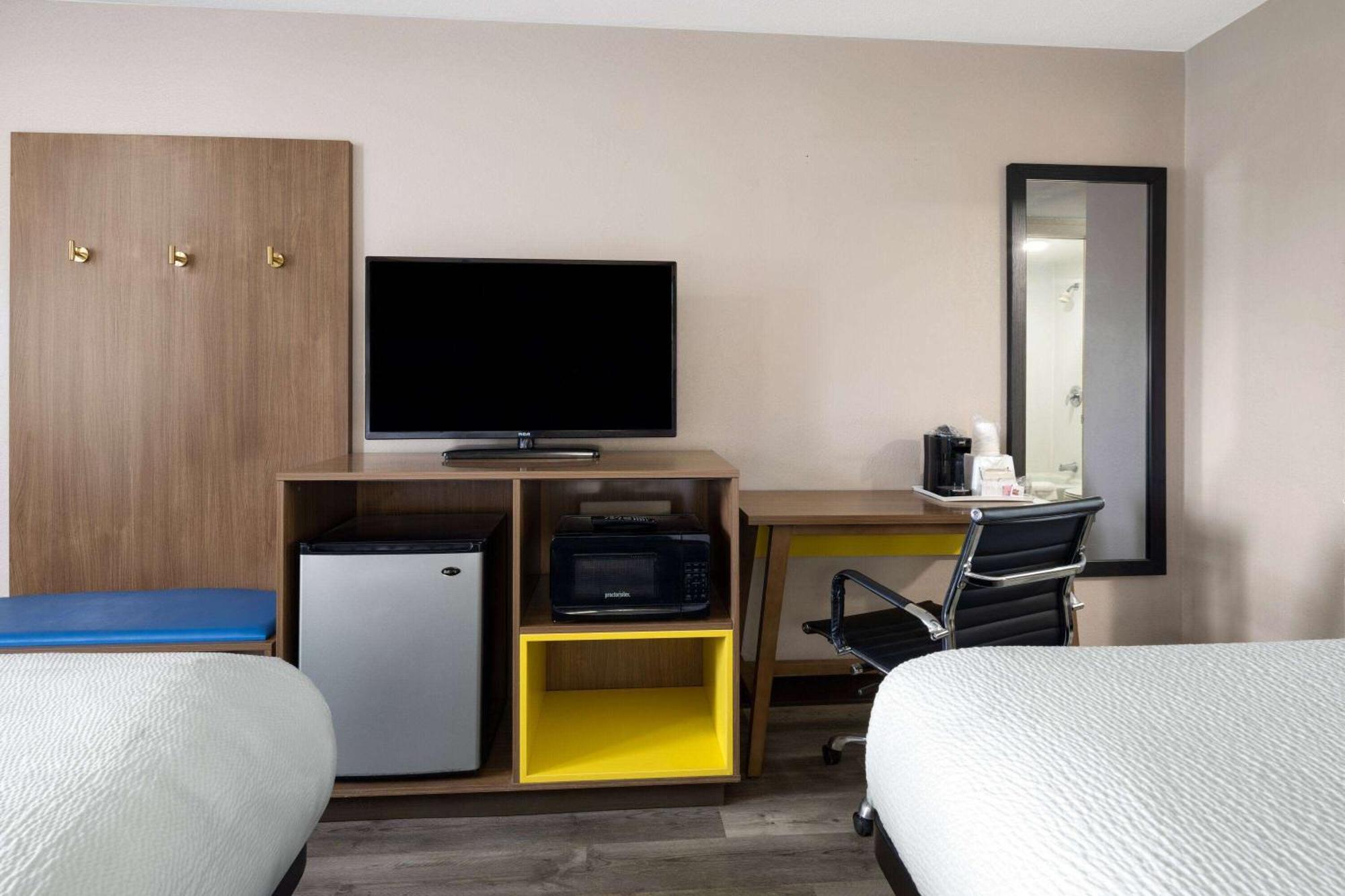 Days Inn & Suites By Wyndham Kokomo Kültér fotó